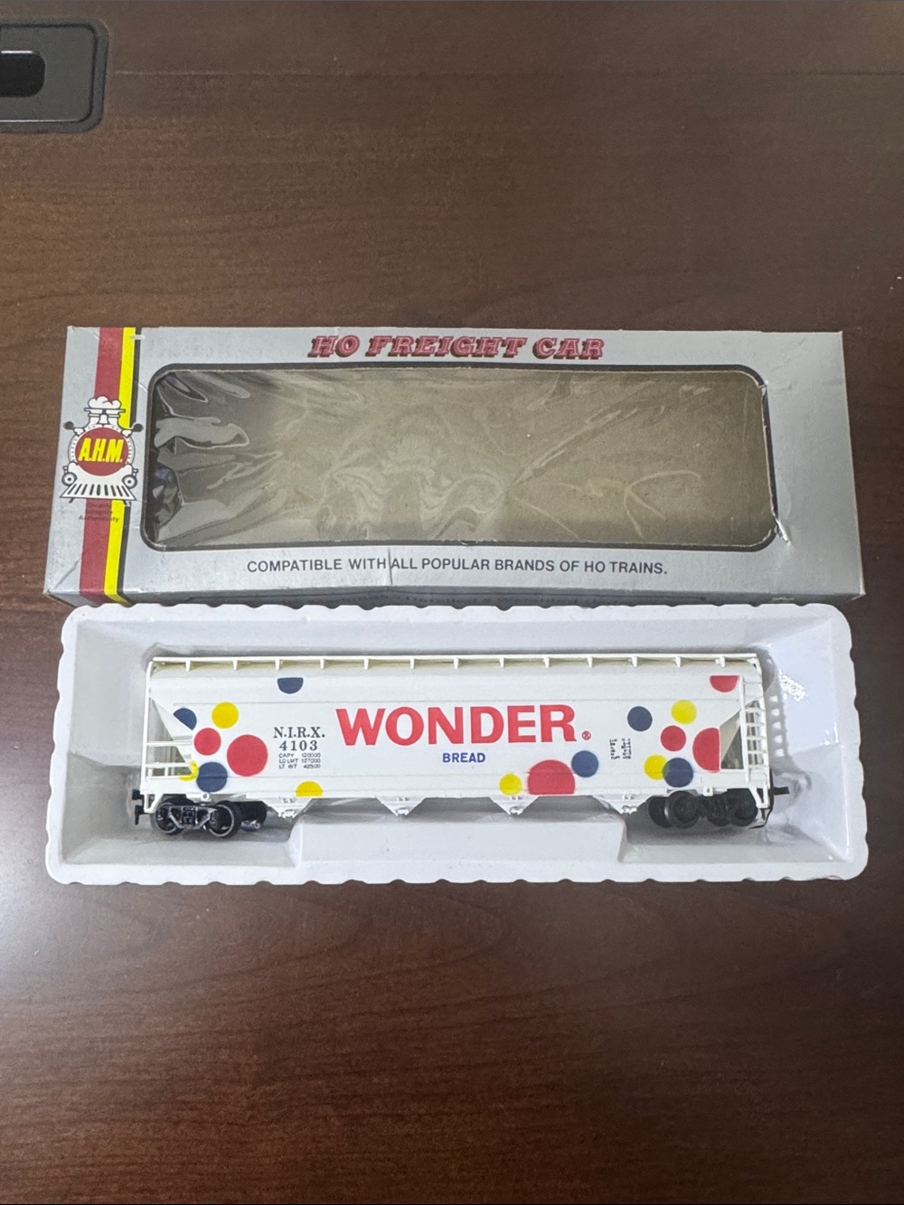 AHM Wonder Bread Center Flow Hopper HO Scale Train Car (New)